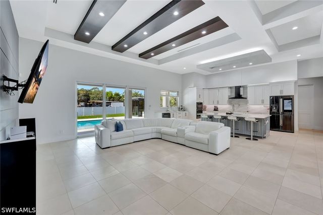 140 37th AVE NW, Naples, FL 34120