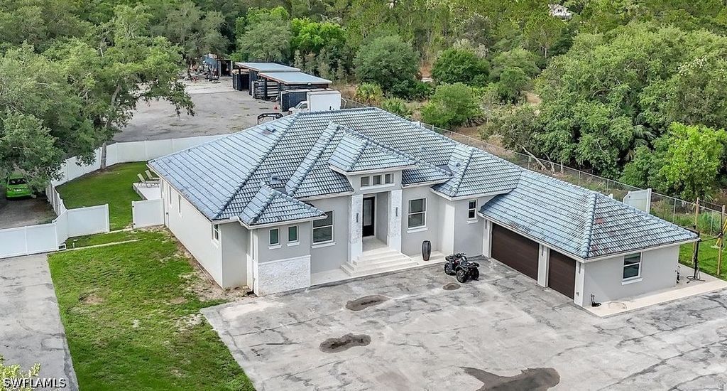 140 37th AVE NW, Naples, FL 34120