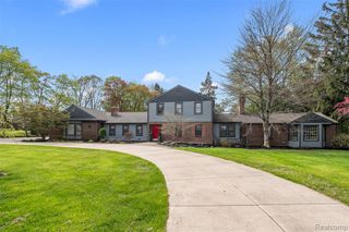 3937 Englewood Court, West Bloomfield, MI 48323