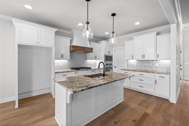 2204 Charles Street, Pea Ridge, AR 72751