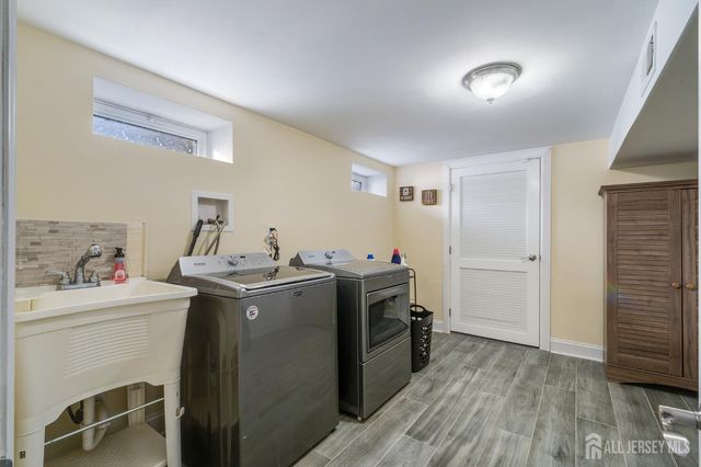 237 Carolyn Avenue, Colonia, NJ 07067