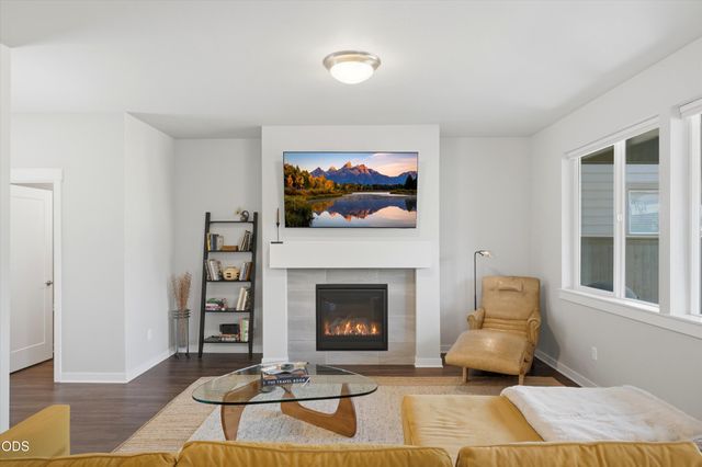 20732 SE Iron Horse Lane, Bend, OR 97702