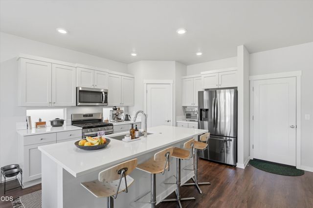 20732 SE Iron Horse Lane, Bend, OR 97702