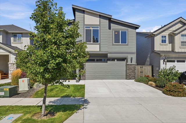 20732 SE Iron Horse Lane, Bend, OR 97702