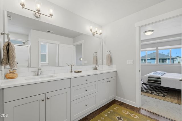 20732 SE Iron Horse Lane, Bend, OR 97702