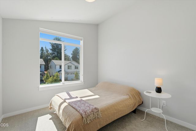 20732 SE Iron Horse Lane, Bend, OR 97702