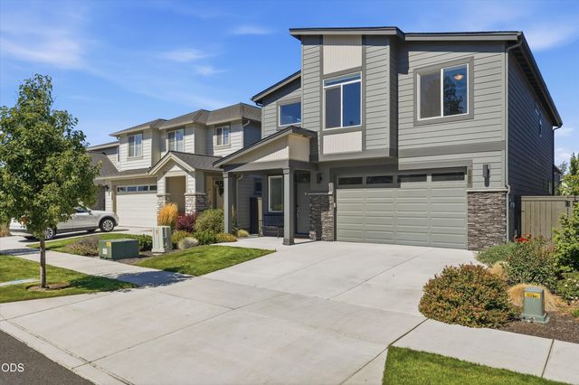 20732 SE Iron Horse Lane, Bend, OR 97702