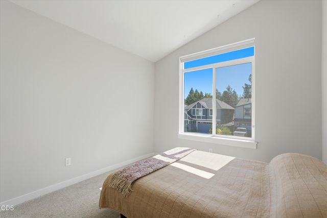 20732 SE Iron Horse Lane, Bend, OR 97702