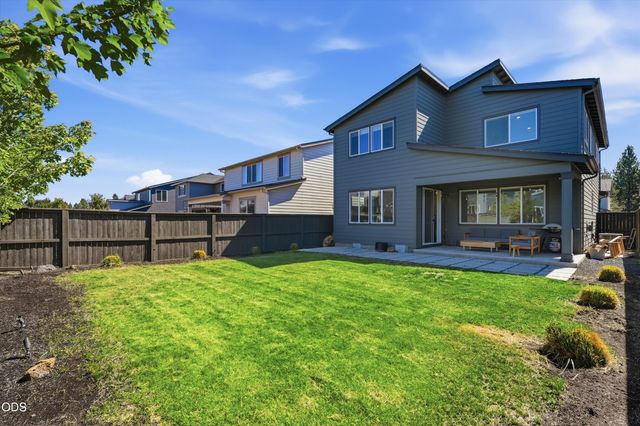 20732 SE Iron Horse Lane, Bend, OR 97702