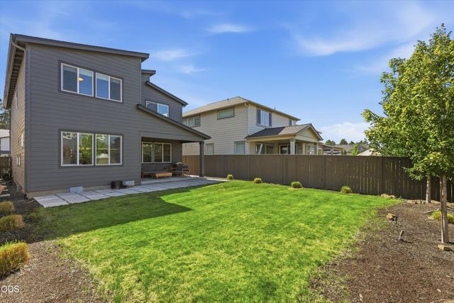 20732 SE Iron Horse Lane, Bend, OR 97702