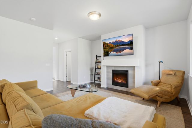 20732 SE Iron Horse Lane, Bend, OR 97702