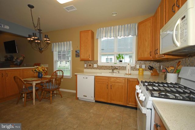 6 RIDGWAY DR, Bordentown, NJ 08505