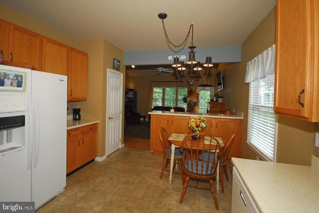 6 RIDGWAY DR, Bordentown, NJ 08505