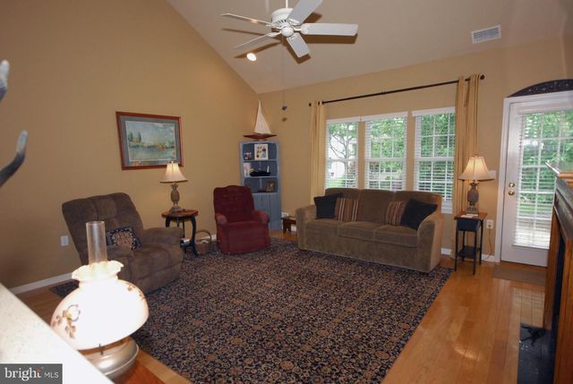 6 RIDGWAY DR, Bordentown, NJ 08505