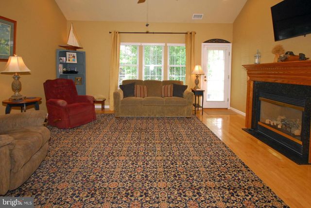 6 RIDGWAY DR, Bordentown, NJ 08505