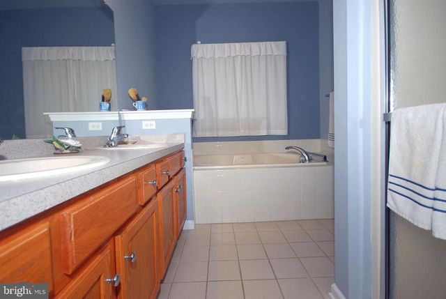 6 RIDGWAY DR, Bordentown, NJ 08505