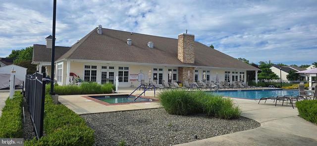 6 RIDGWAY DR, Bordentown, NJ 08505