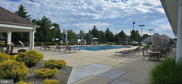 6 RIDGWAY DR, Bordentown, NJ 08505