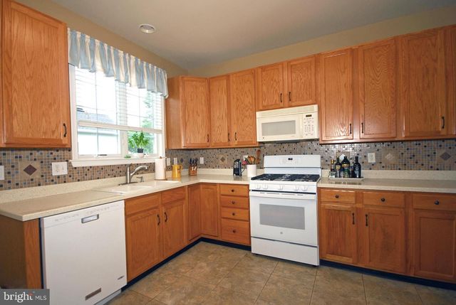 6 RIDGWAY DR, Bordentown, NJ 08505
