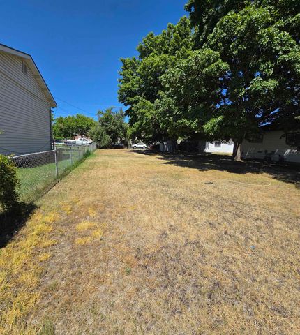 2417 E Empire Ave, Spokane, WA 99207