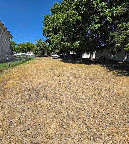 2417 E Empire Ave, Spokane, WA 99207