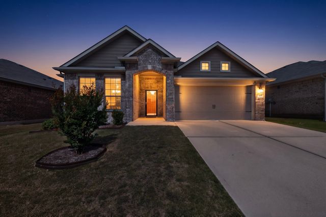 504 Cross Ridge Circle N, Fort Worth, TX 76120