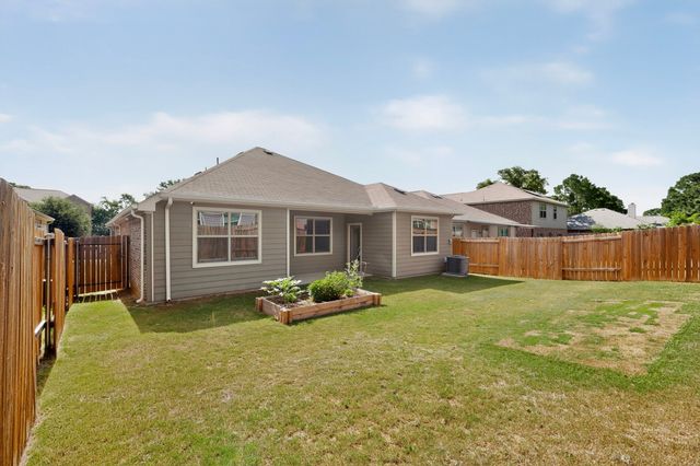 504 Cross Ridge Circle N, Fort Worth, TX 76120