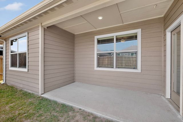 504 Cross Ridge Circle N, Fort Worth, TX 76120