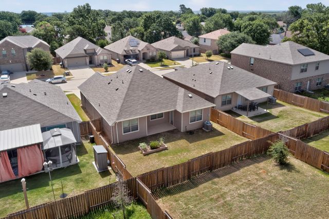 504 Cross Ridge Circle N, Fort Worth, TX 76120