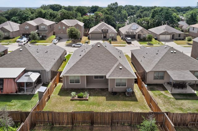 504 Cross Ridge Circle N, Fort Worth, TX 76120
