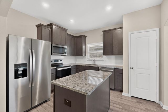 504 Cross Ridge Circle N, Fort Worth, TX 76120