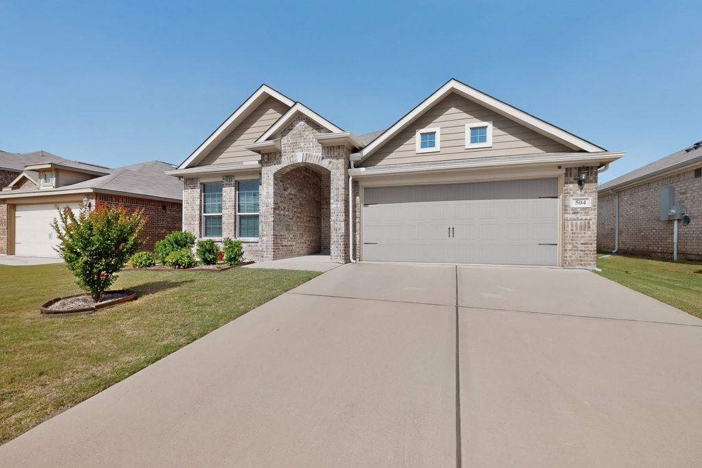 504 Cross Ridge Circle N, Fort Worth, TX 76120