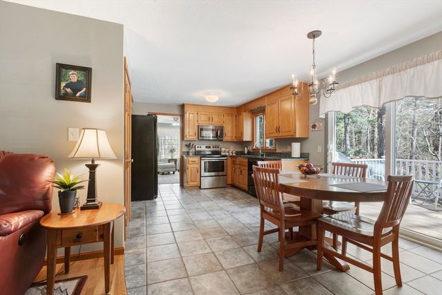 8 Griffin Rd, Franklin, MA 02038