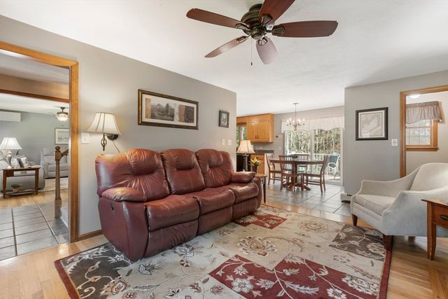 8 Griffin Rd, Franklin, MA 02038