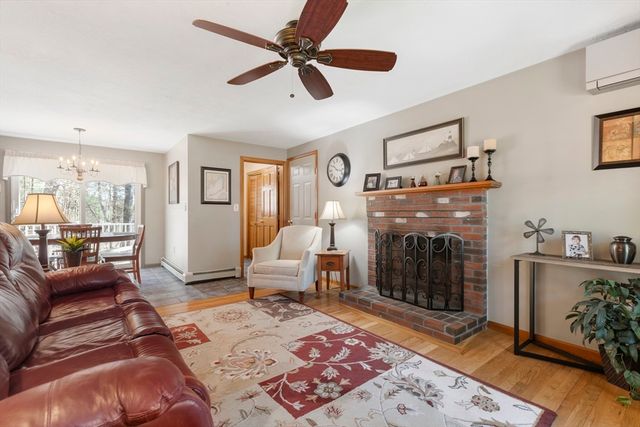 8 Griffin Rd, Franklin, MA 02038