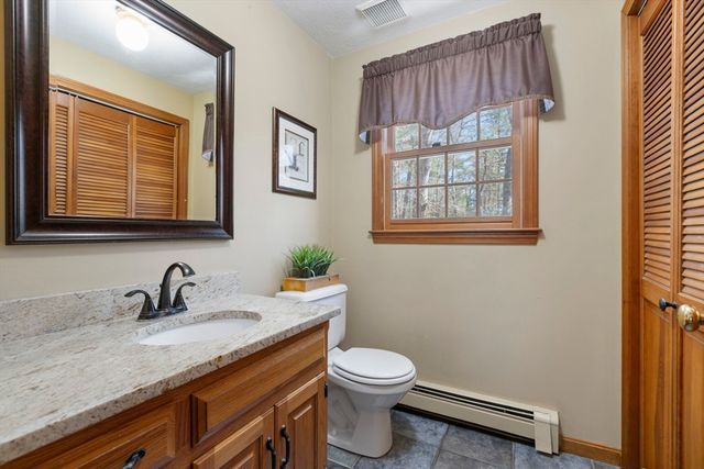 8 Griffin Rd, Franklin, MA 02038