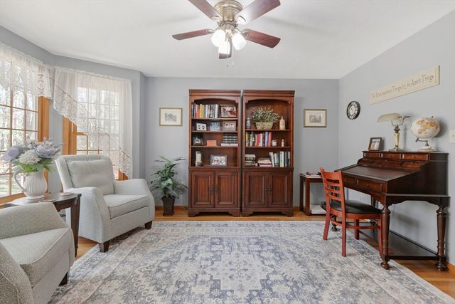 8 Griffin Rd, Franklin, MA 02038