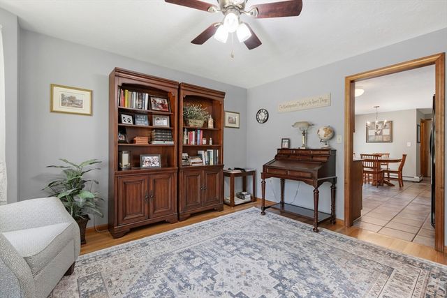 8 Griffin Rd, Franklin, MA 02038