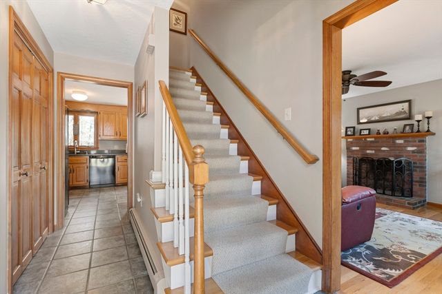 8 Griffin Rd, Franklin, MA 02038