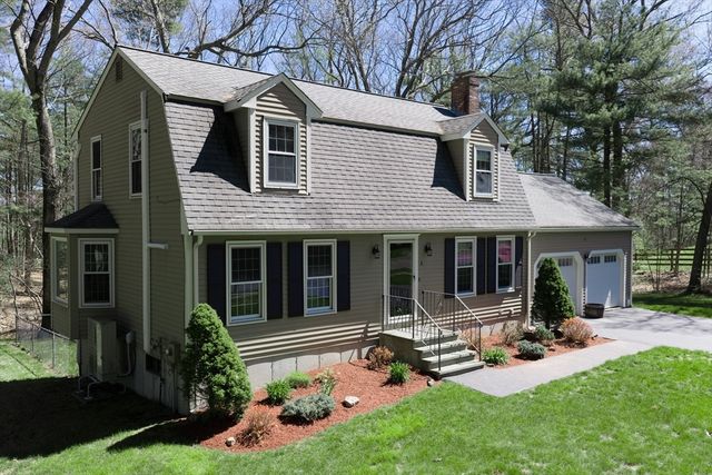 8 Griffin Rd, Franklin, MA 02038