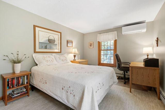 8 Griffin Rd, Franklin, MA 02038