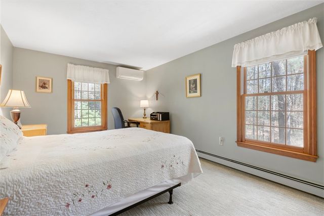 8 Griffin Rd, Franklin, MA 02038
