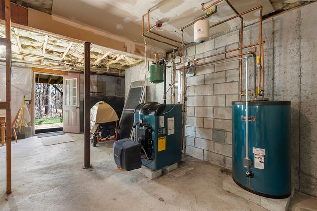 8 Griffin Rd, Franklin, MA 02038