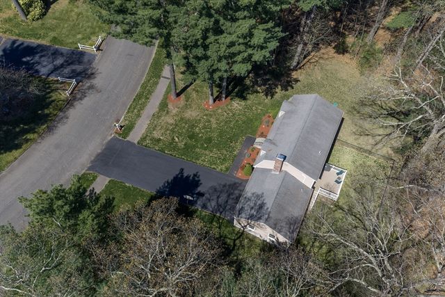 8 Griffin Rd, Franklin, MA 02038