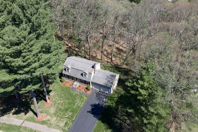 8 Griffin Rd, Franklin, MA 02038