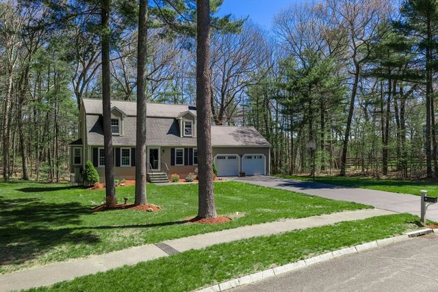 8 Griffin Rd, Franklin, MA 02038