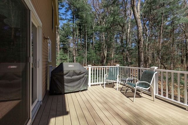 8 Griffin Rd, Franklin, MA 02038