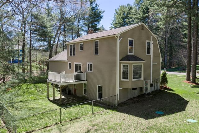 8 Griffin Rd, Franklin, MA 02038