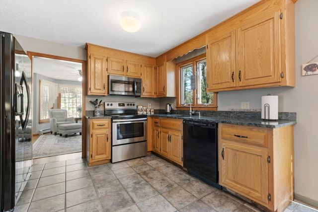 8 Griffin Rd, Franklin, MA 02038