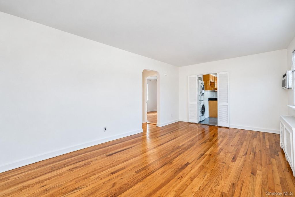 260-13 74th Avenue 1 G, Glen Oaks, NY 11004 — photo 2